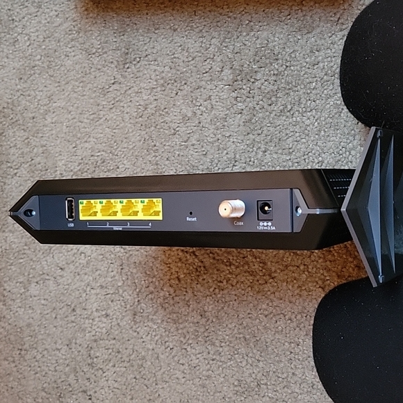 Netgear Nighthawk AC1900 WiFi Cable Modem Router - Picture 5 of 10